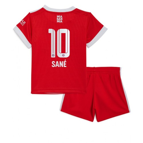 Bayern Munich Leroy Sane #10 Hjemmedraktsett Barn 2022-23 Kortermet (+ Korte bukser) Bayern Munich Leroy Sane #10 Hjemmedraktsett Barn 2022-23 Kortermet (+ Korte bukser)